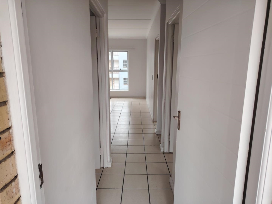 To Let 2 Bedroom Property for Rent in Buhrein Western Cape